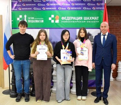 Этап РАПИД Гран-При России состоялся 19-20 апреля в Новосибирске. Кандидат в мастера спорта Полина Борисова заняла третье место и завоевала по две медали в двух зачётах – среди женщин и среди девушек.